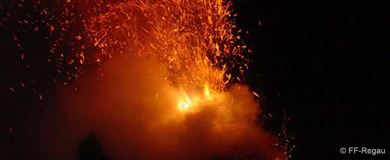 Brand-Strohballen-Intro