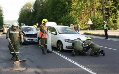 10.05.2012 Aufräumarbeiten nach Verkehrsunfall