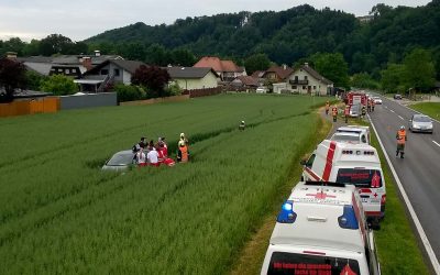 26.06.2016 Aufräumarbeiten nach Verkehrsunfall