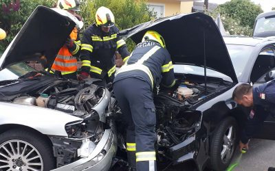 28.04.2019 Frontalzusammenstoss im Kreuzungsbereich