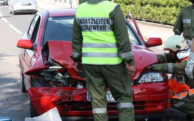 23.06.2012 Aufräumarbeiten nach Verkehrsunfall
