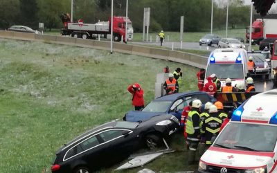 18.04.2017 Verkehrsunfall mit eingeklemmter Person