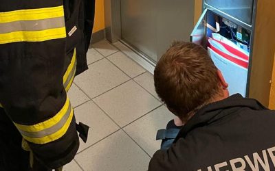 11.11.2021 Eingeschlossene Person in Lift