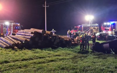 17.12.2021 Verkehrsunfall eingeklemmte Person